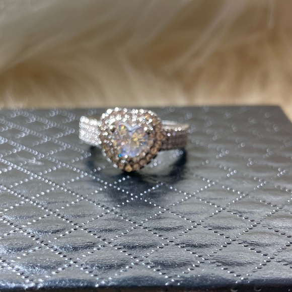 925 Sterling Silver wide band heart cut Ri… - Picture 2 of 4